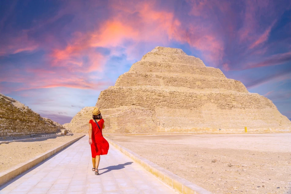 Visita la pirámide de Saqqara con el viaje de Navidad en Egipto