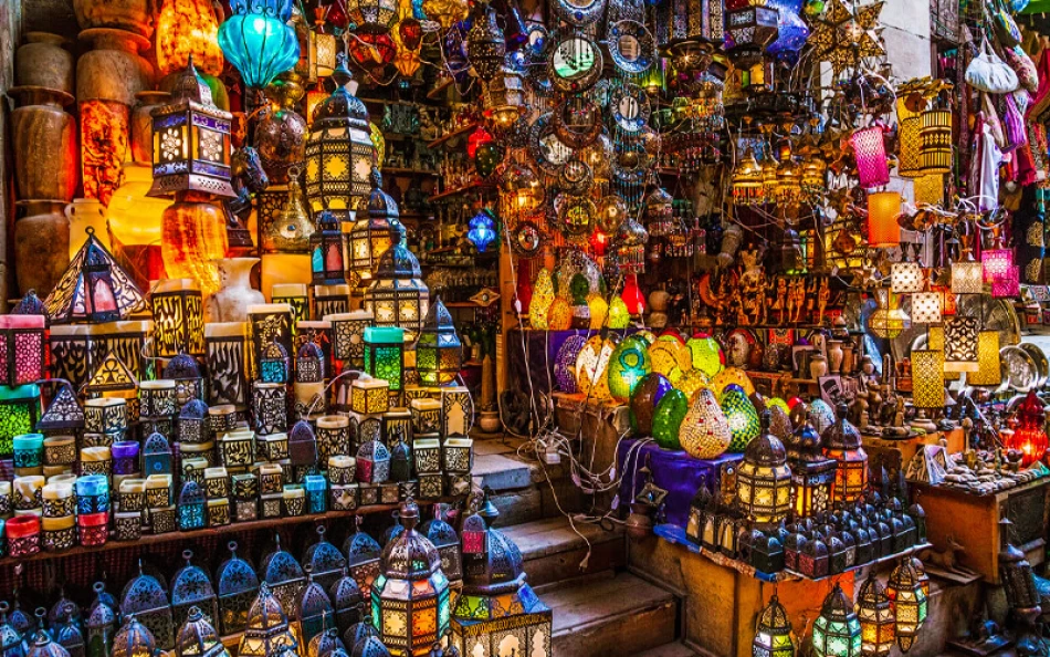 Compra en Khan El Khalili con los mejores tours de Navidad en Egipto