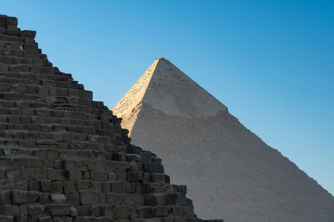 Enjoy an Egypt day tour and discover the famous Giza Pyramids