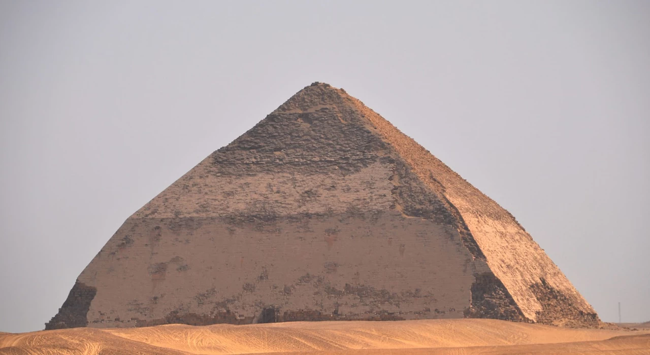 Tour alla Piramide rossa di Dahshour