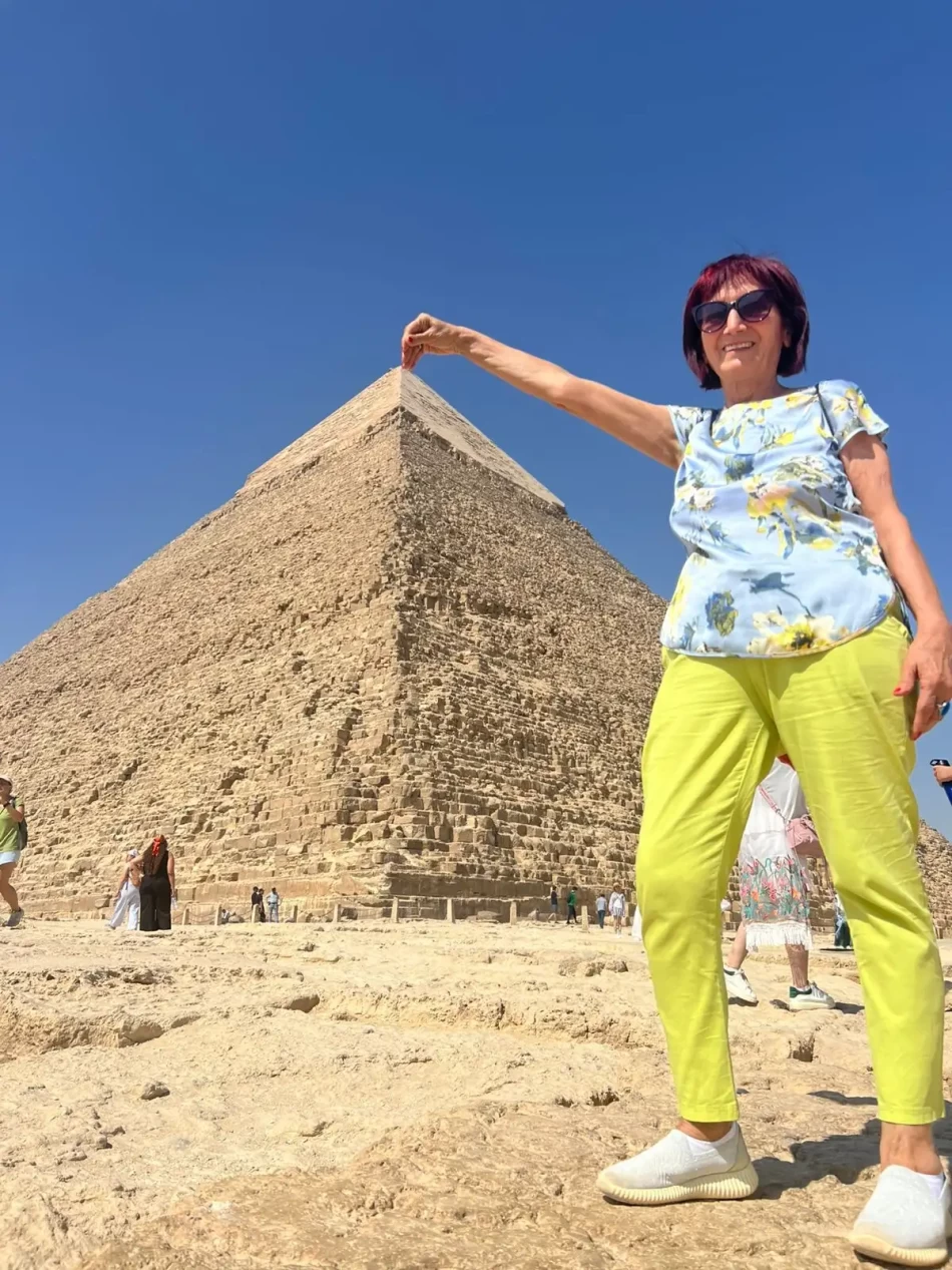 uncover the beauty of pyramids of giza with egypt luxury trip