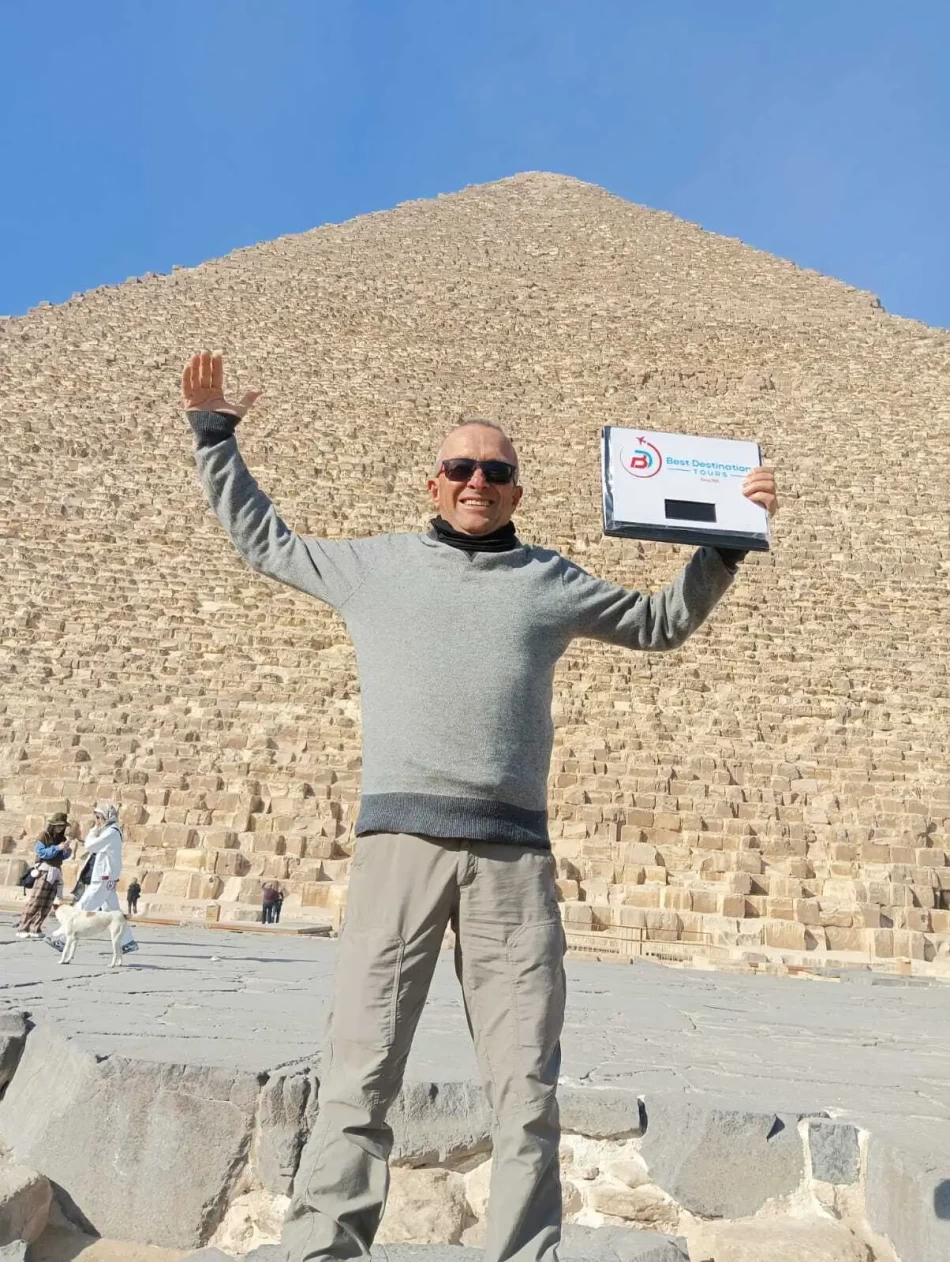 Discover the Giza Pyramids in style with luxury Egypt tours