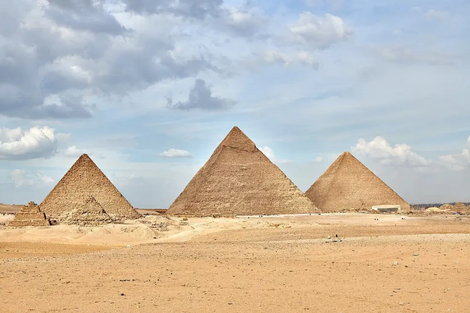 Giza Pyramids Tour / private luxury tour