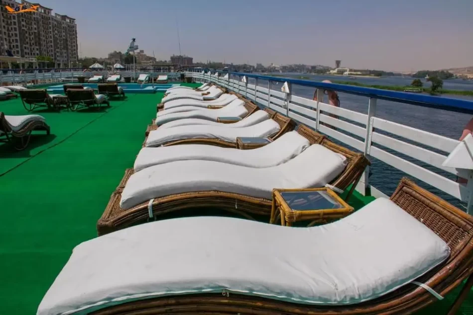 with egypt luxury tour, take a memorable cruise between Luxor and Aswan