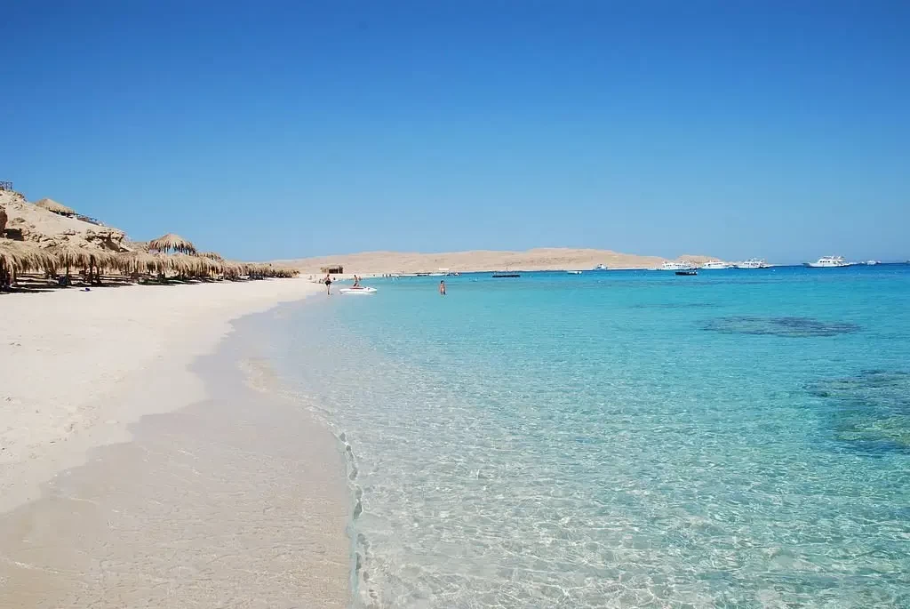 dive underwater in Giftun Island through best hurghada day tours