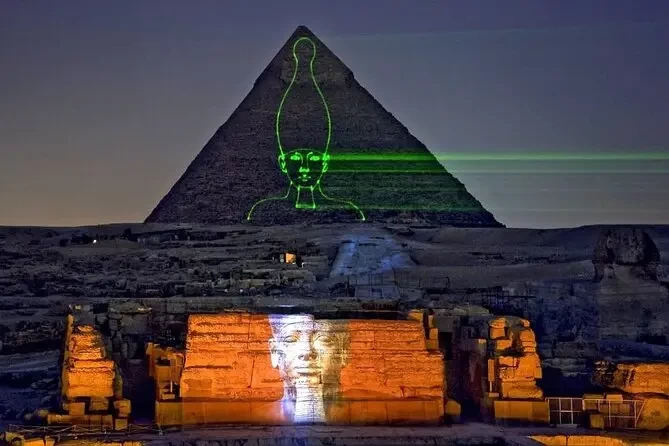 Lo spettacolo di suoni e luci alle piramidi di Giza