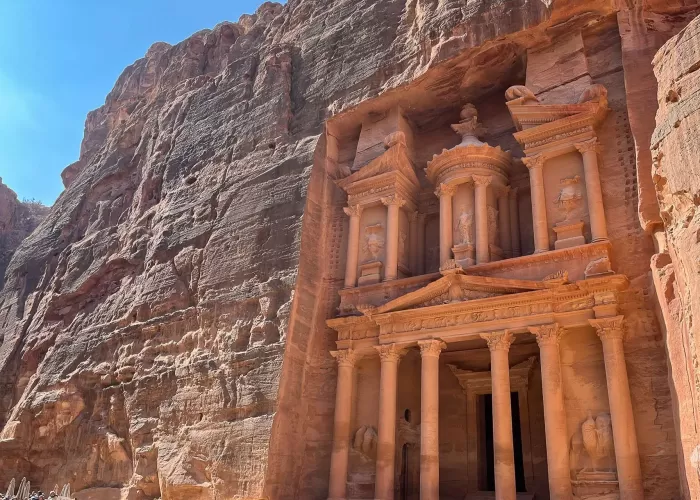 visit petra with Middle East tours