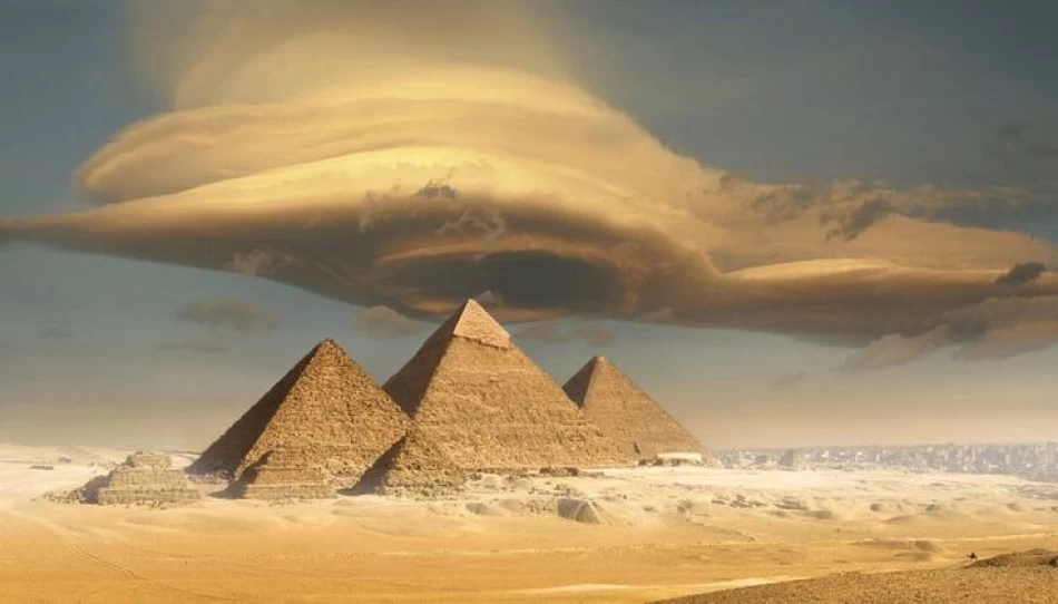 Great Pyramids of Giza – Ancient wonder of the world in Cairo, Egypt